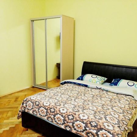 לבוב Apartment Ak. Kuchera Street מראה חיצוני תמונה