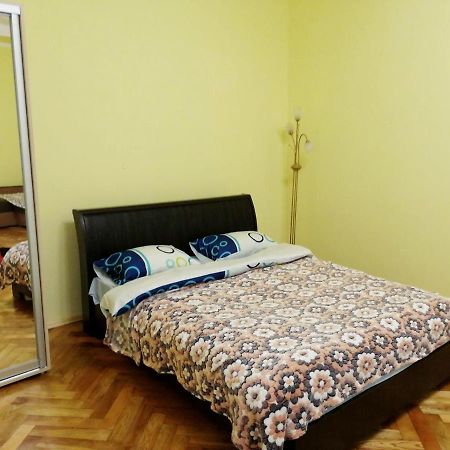 לבוב Apartment Ak. Kuchera Street מראה חיצוני תמונה