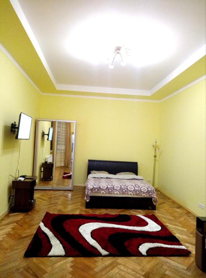 לבוב Apartment Ak. Kuchera Street מראה חיצוני תמונה