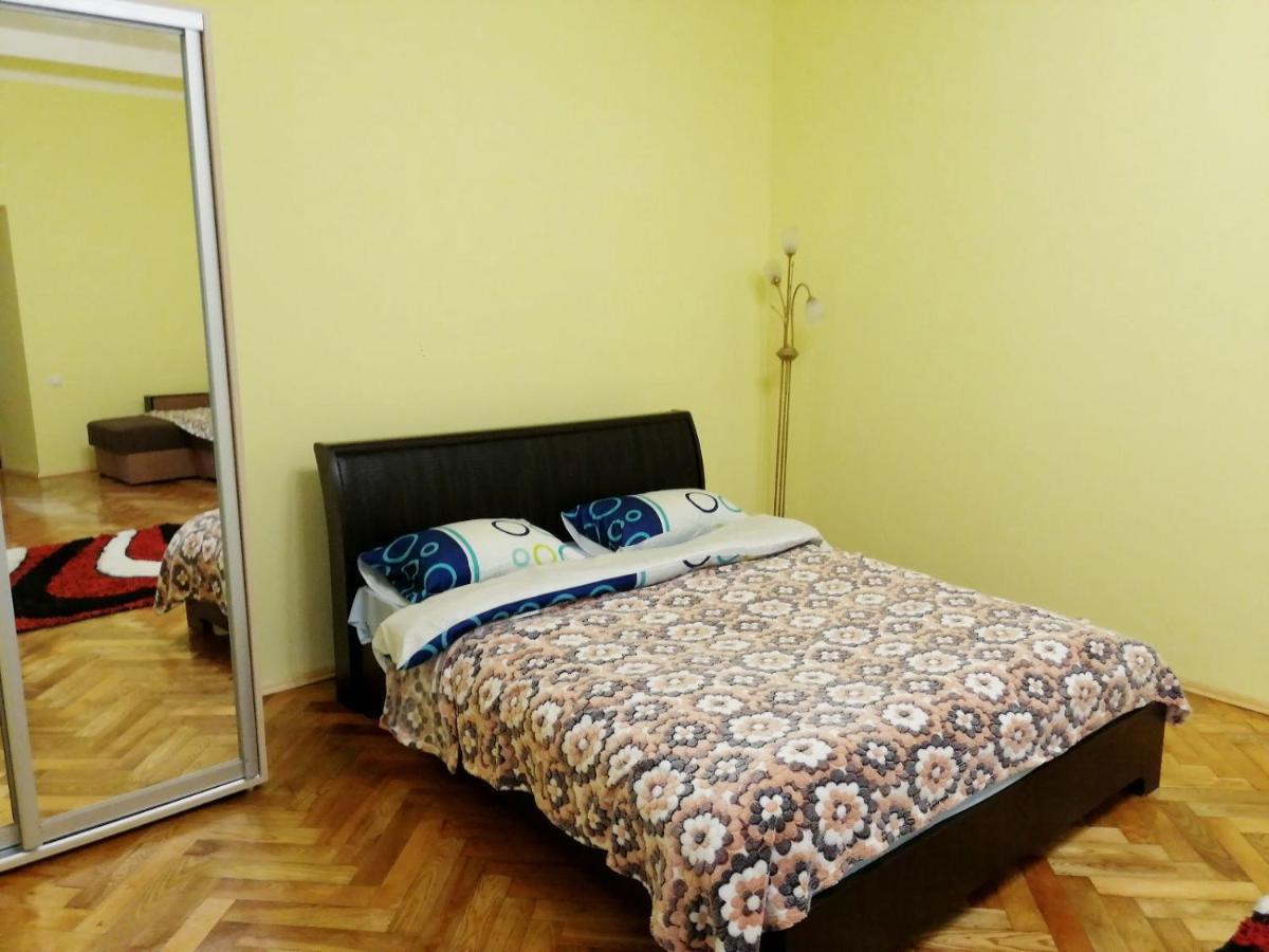 לבוב Apartment Ak. Kuchera Street מראה חיצוני תמונה